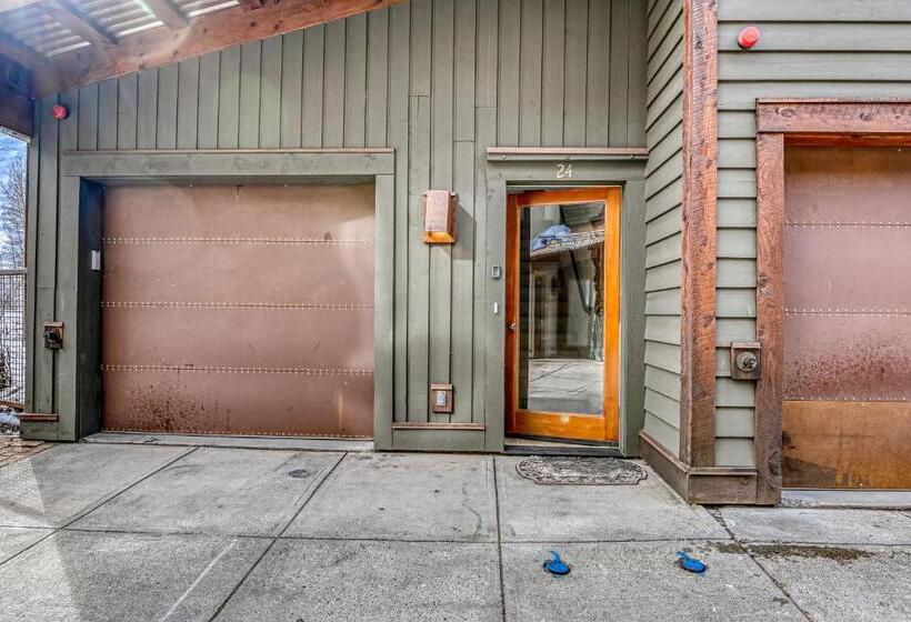 호텔 Double Diamond Ski In/ski Out Chalet