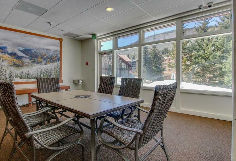 בית מלון כפרי Village Square #535