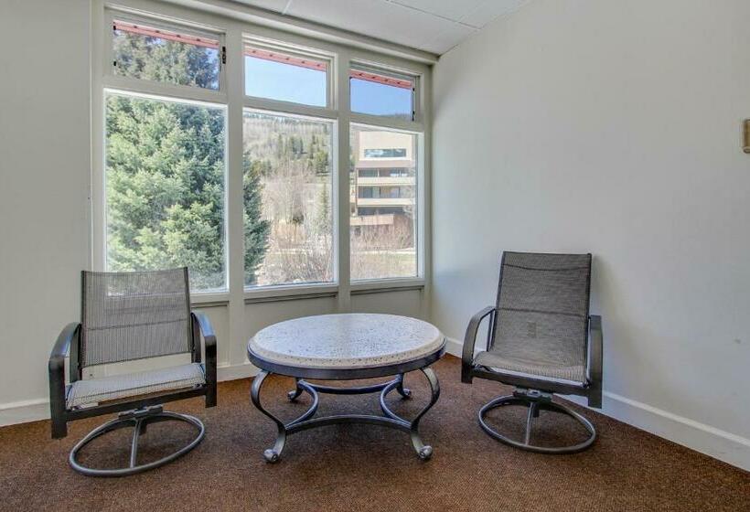 בית מלון כפרי Village Square #535