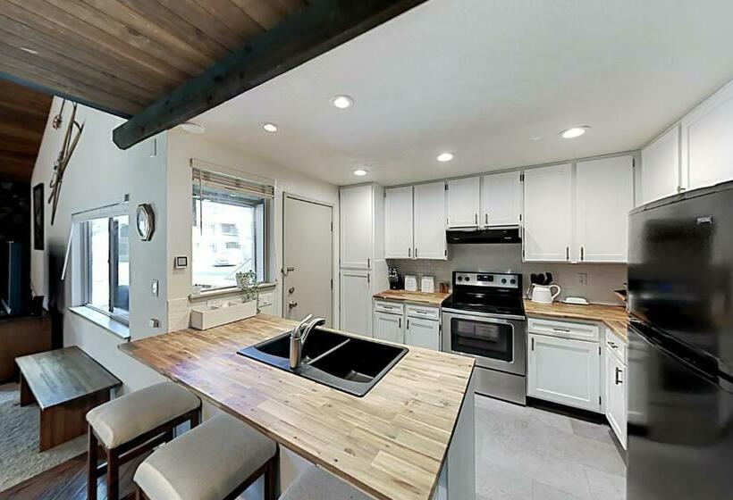 호텔 12 Tennis Village