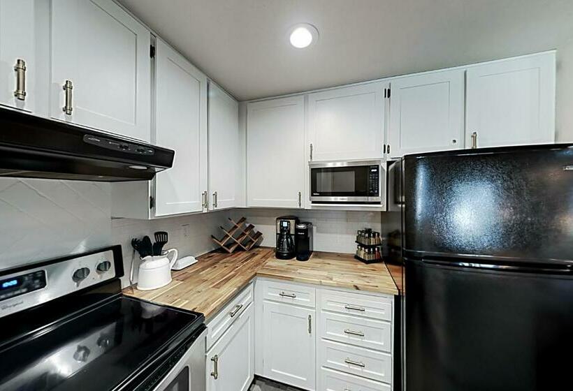 호텔 12 Tennis Village