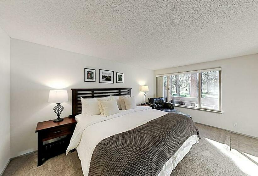 호텔 12 Tennis Village