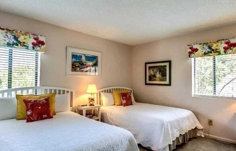 فندق 2034 Beachwood