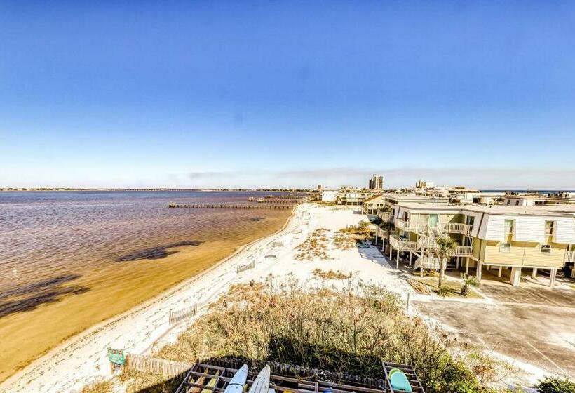 Отель Bayview Beach Escape