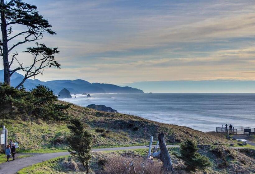 Отель Beaches Inn | Sand Dune Townhouse