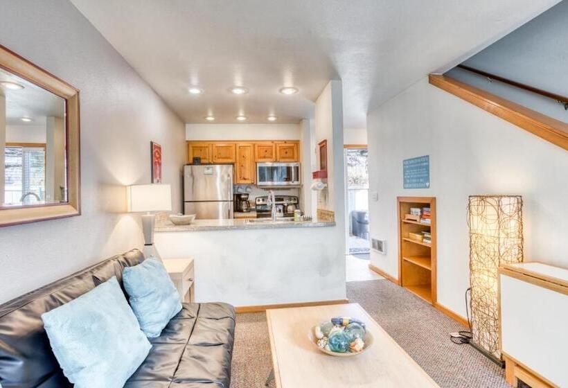 Отель Beaches Inn | Sand Dune Townhouse