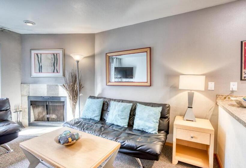 Отель Beaches Inn | Sand Dune Townhouse