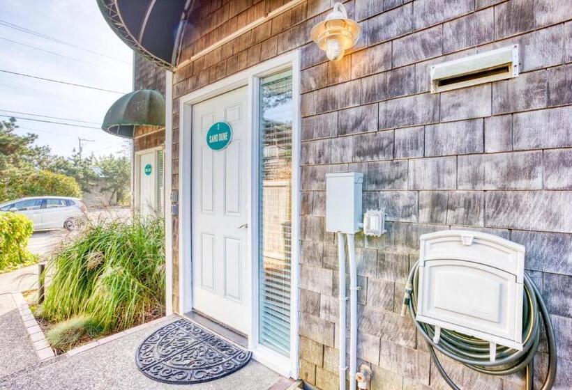 Отель Beaches Inn | Sand Dune Townhouse