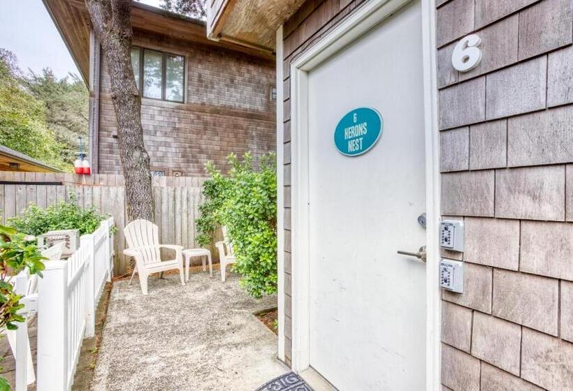 Отель Beaches Inn | Sand Dune Townhouse