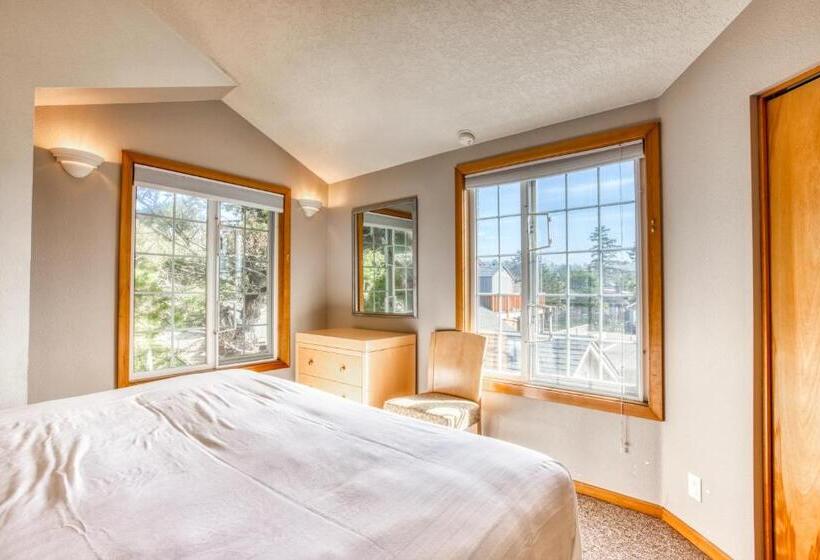 Отель Beaches Inn | Sand Dune Townhouse