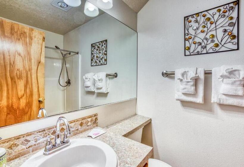 Отель Beaches Inn | Sand Dune Townhouse