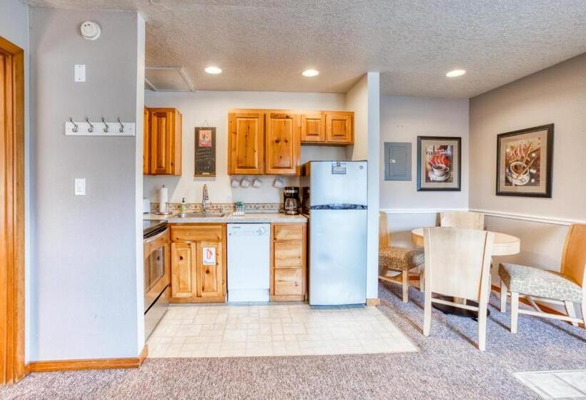 Отель Beaches Inn | Sand Dune Townhouse