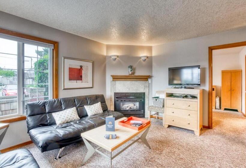 Отель Beaches Inn | Sand Dune Townhouse