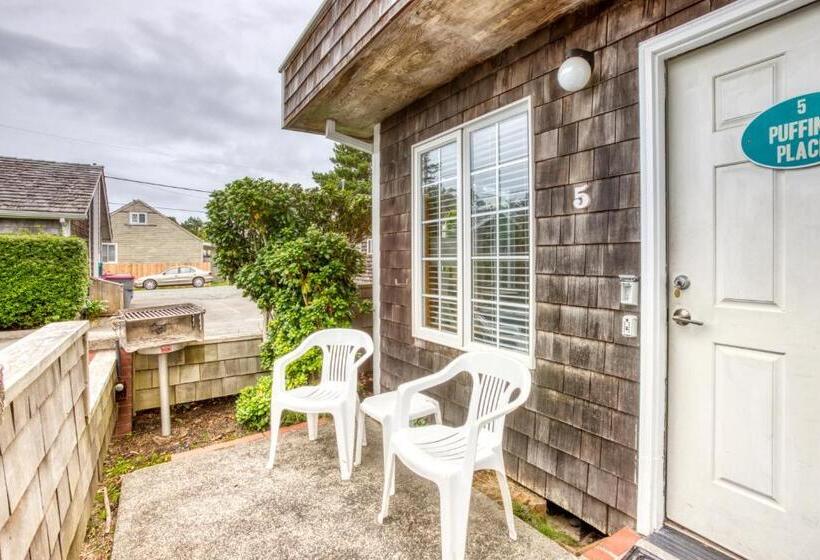 Отель Beaches Inn | Sand Dune Townhouse