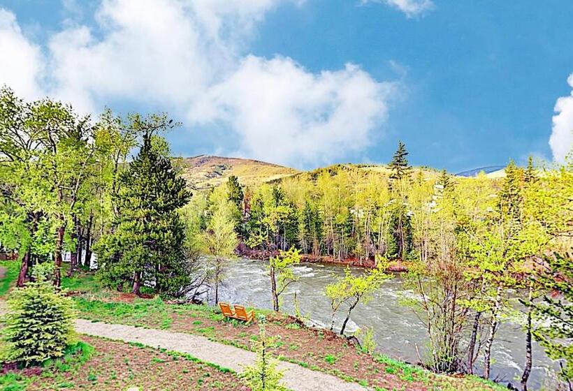 Отель Blue River Condo Unit 203