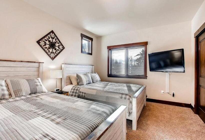 Отель Blue River Condo Unit 203