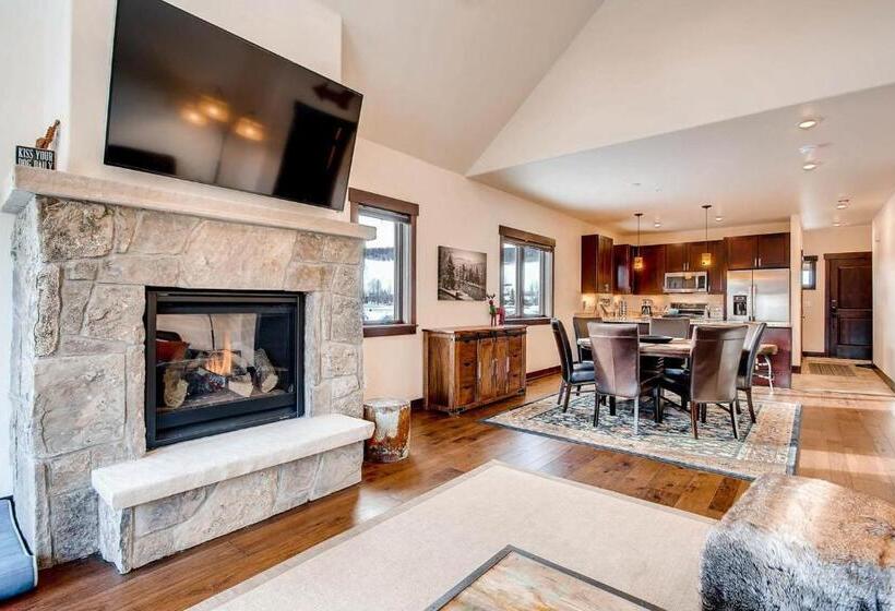 Отель Blue River Condo Unit 203