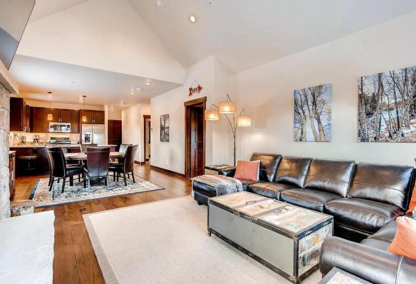 Отель Blue River Condo Unit 203