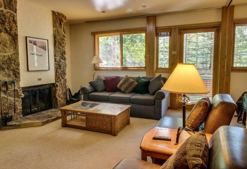 בית מלון כפרי Cozy Slopeside Condo