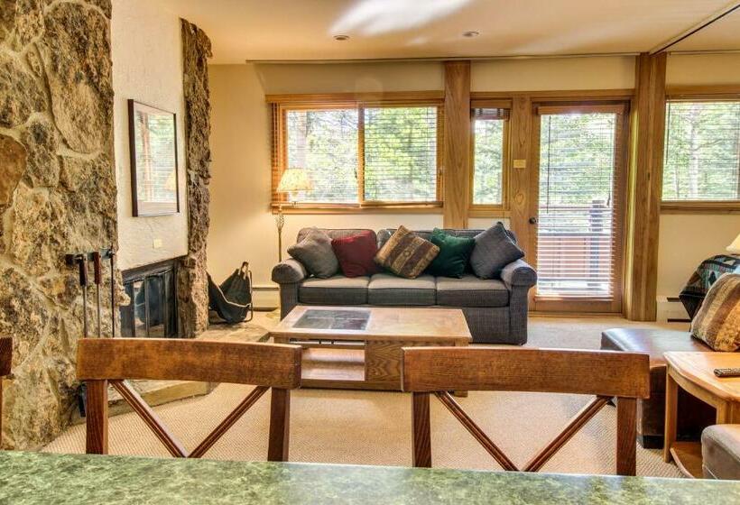 בית מלון כפרי Cozy Slopeside Condo