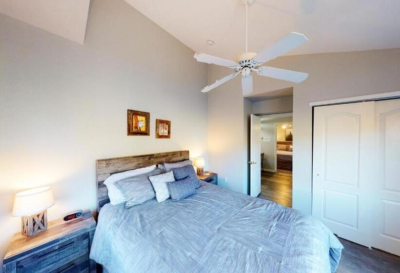 호텔 Crazy Horse Condo