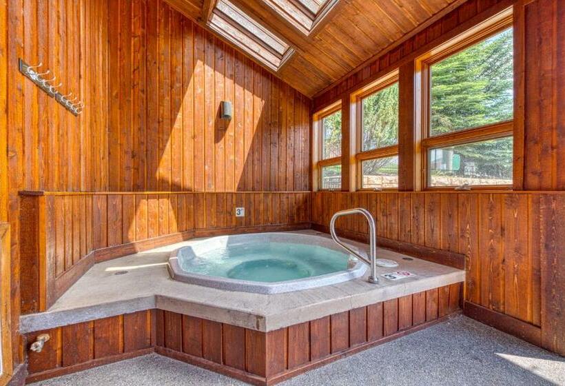 ホテル Emerald Views At The West