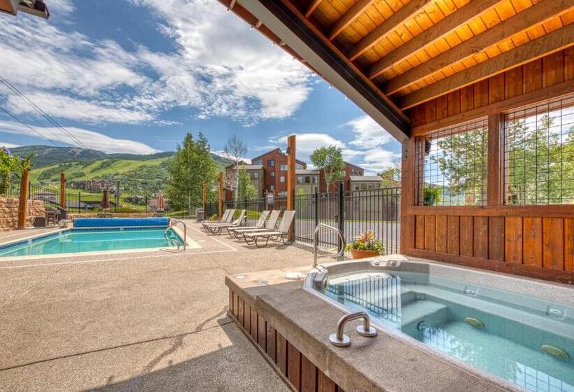 ホテル Emerald Views At The West