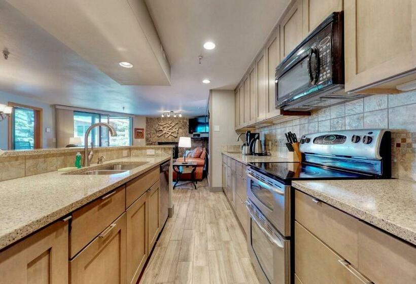 בית מלון כפרי La Bonte Townhomes Unit 304