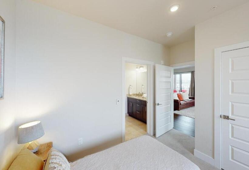 בית מלון כפרי La Bonte Townhomes Unit 304