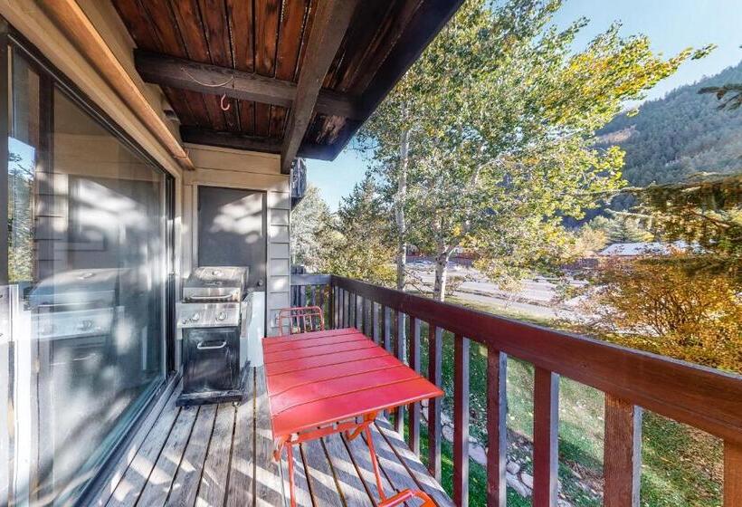 בית מלון כפרי Mountain Stream Condo