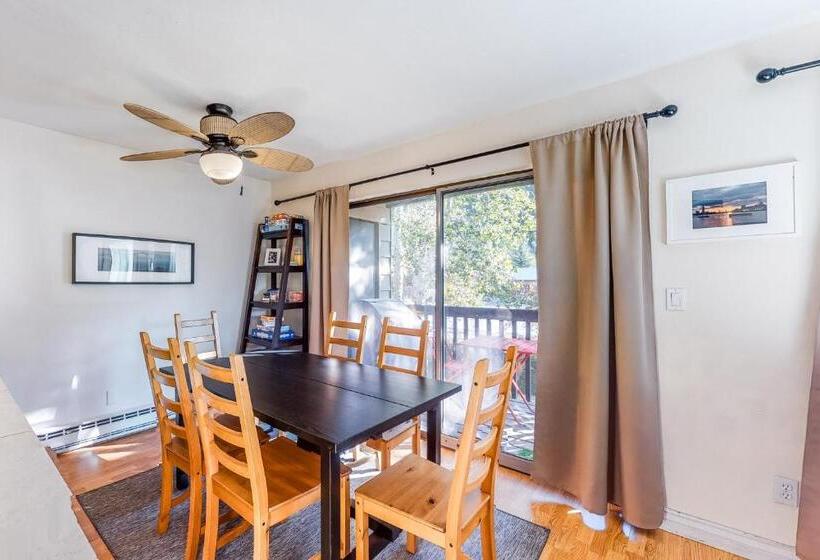 בית מלון כפרי Mountain Stream Condo