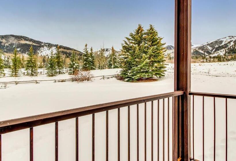 Отель Red Pine Canyons View Condo