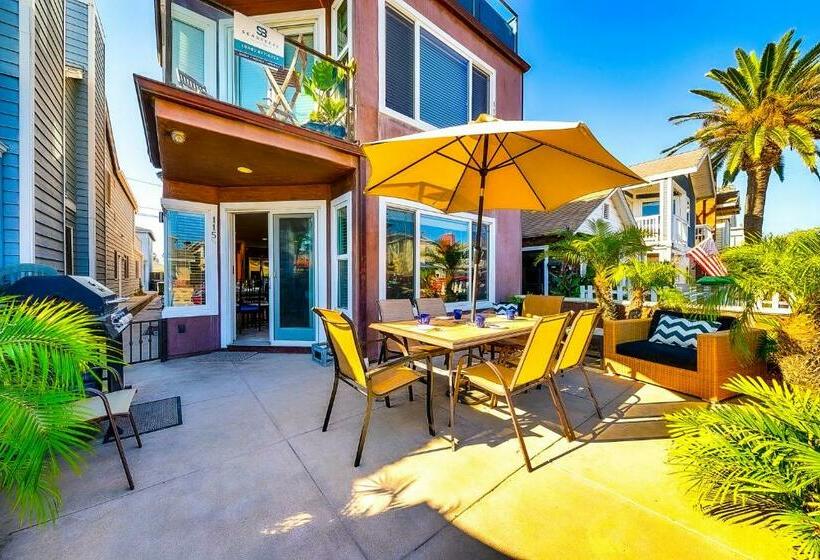 فندق Tropical Awesome