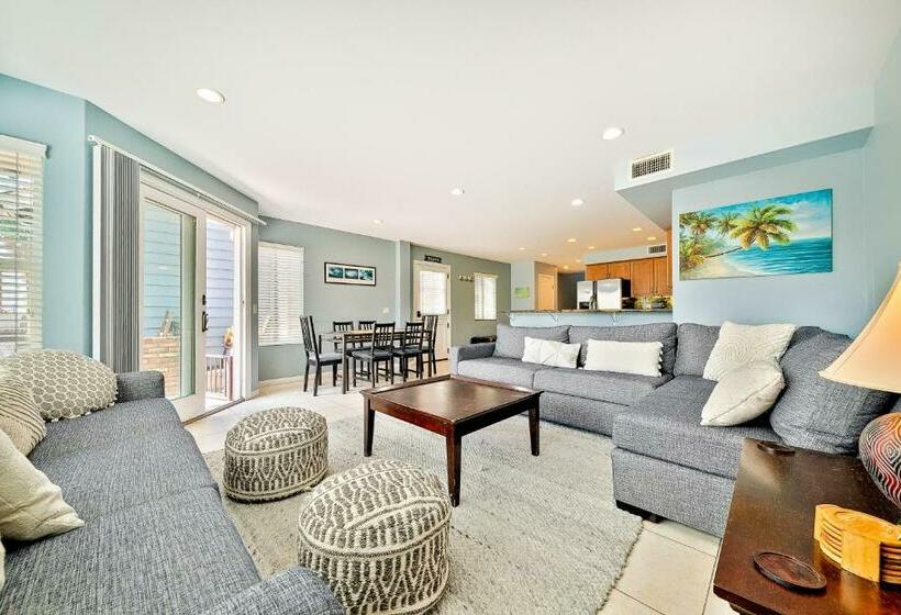 فندق Tropical Awesome