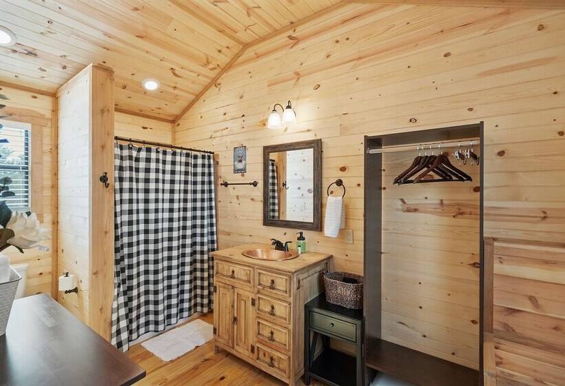 ペンション Fancy Cabin Right On Main St!