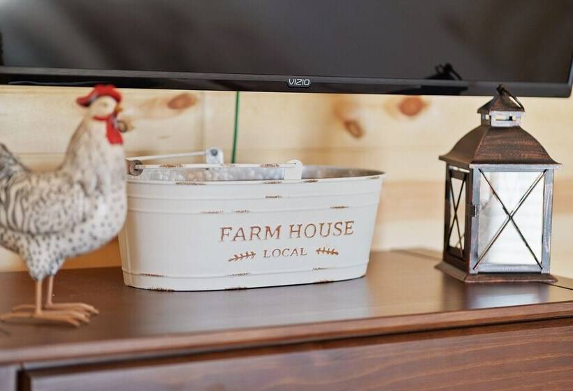 ペンション Fancy Cabin Right On Main St!