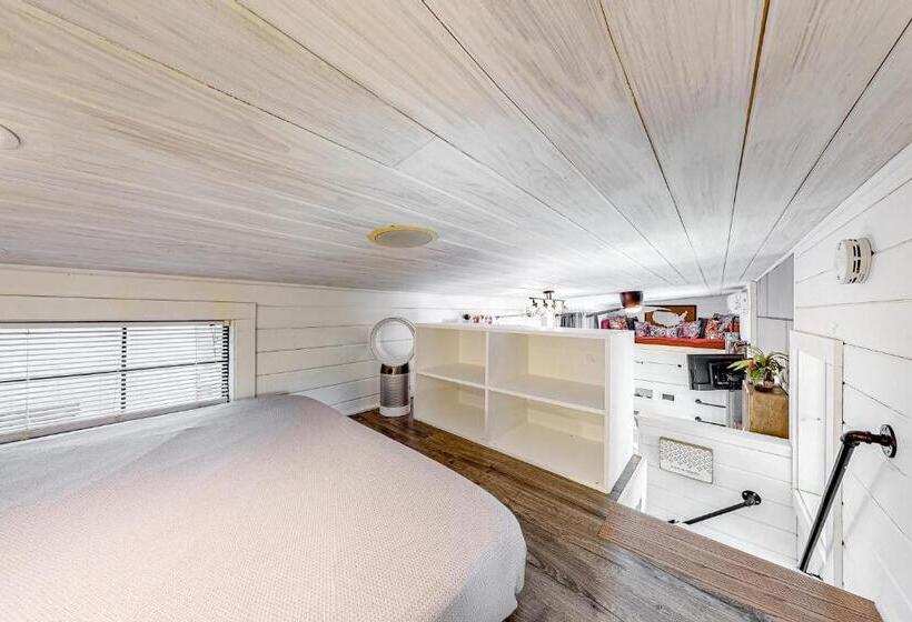 Отель Chimney Rock Tiny Home