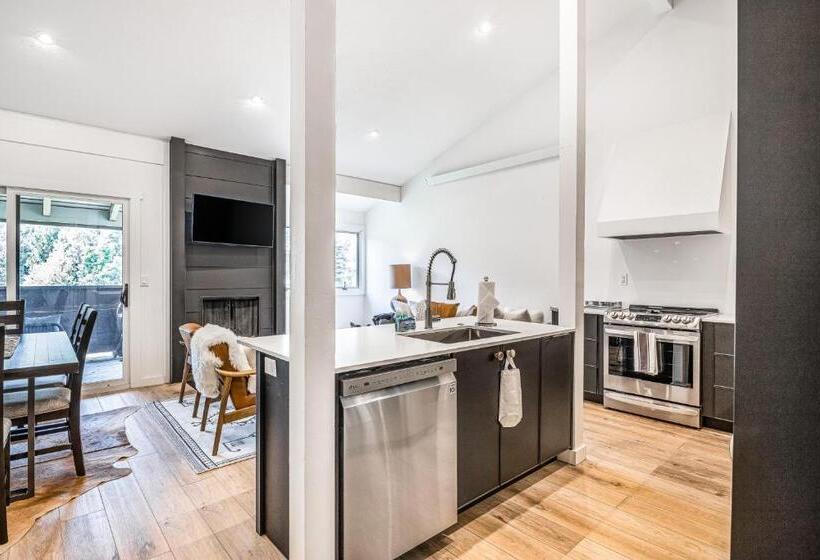 فندق Fish Creek Point