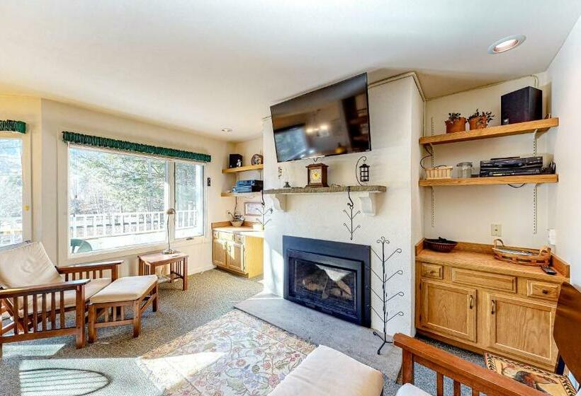 Отель Glades 13