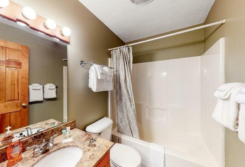 فندق Mountain & Golf Retreat