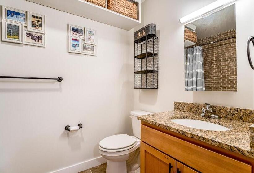 هتل Mountainside Ski Lodge