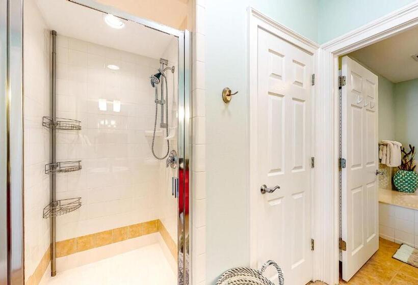 فندق Paradise Shores 200