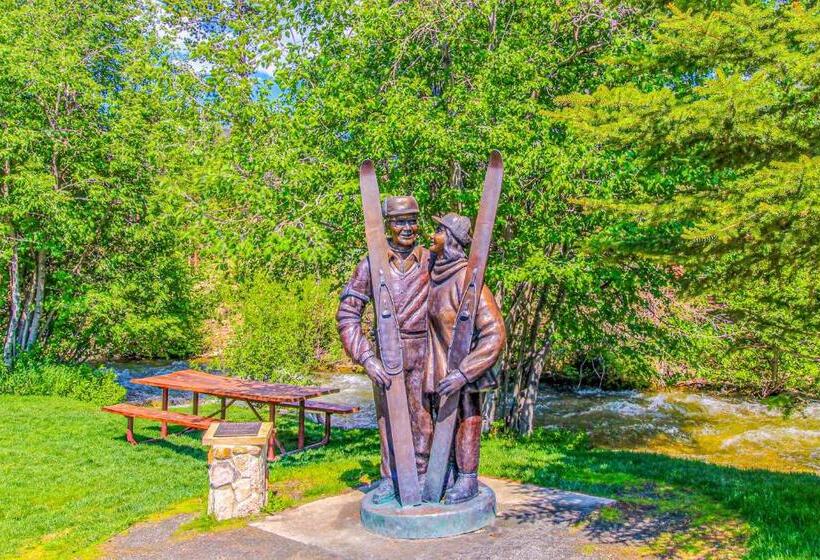 ホテル Silvermill Lodge 8250