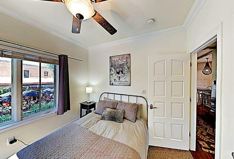 ホテル Soda Creek Retreat