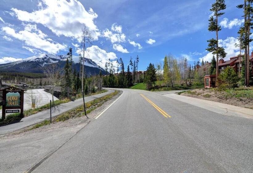 فندق Stover S Outpost