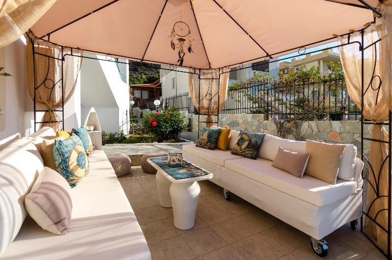 Aglaia Apartments & Studios