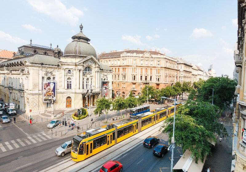 هاستل Full Moon Budapest