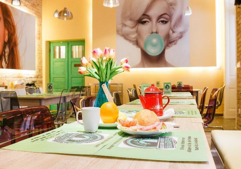 هاستل Full Moon Budapest