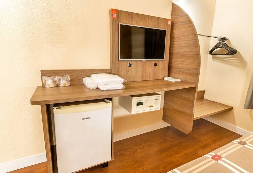 בית מלון כפרי 10 Curitiba