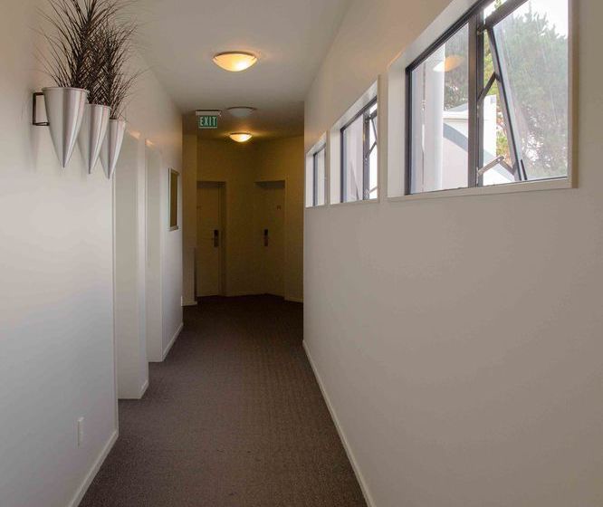 בית מלון כפרי Airport Motor Lodge